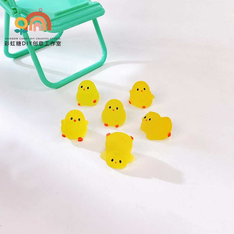 Cartoon mini luminous yellow chickens, cute little animals, luminous resin ornaments, model toys, micro-miniature landscapes details Picture