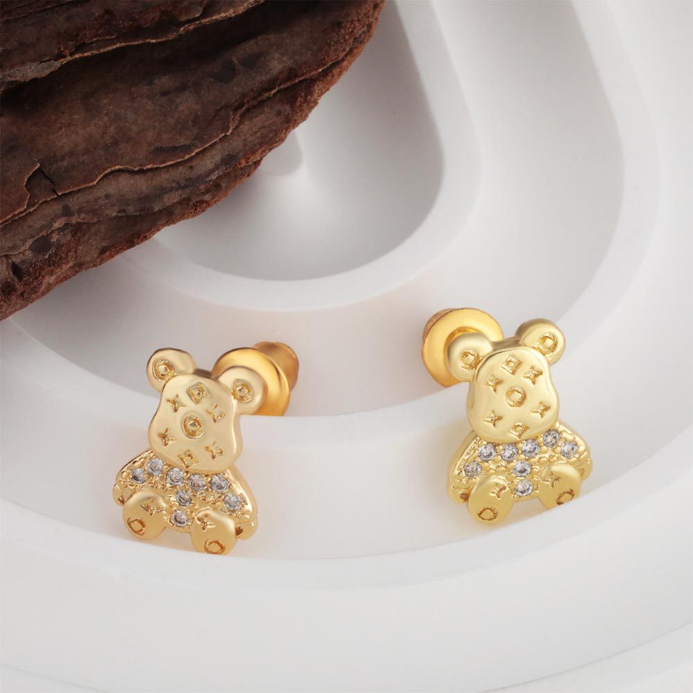 Trendy and elegant high-end earrings, Korean-style simple and fashionable copper cute and sweet bear stud earrings wholesale supply Application Scenario