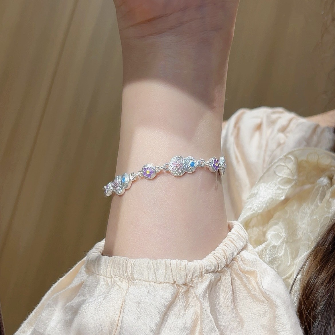 In 2025, a new style of traditional Chinese trend enamel gourd-shaped butterfly clasp hanging lucky bag bracelet with ethnic style and copper plated with Miao silver Specification drawing