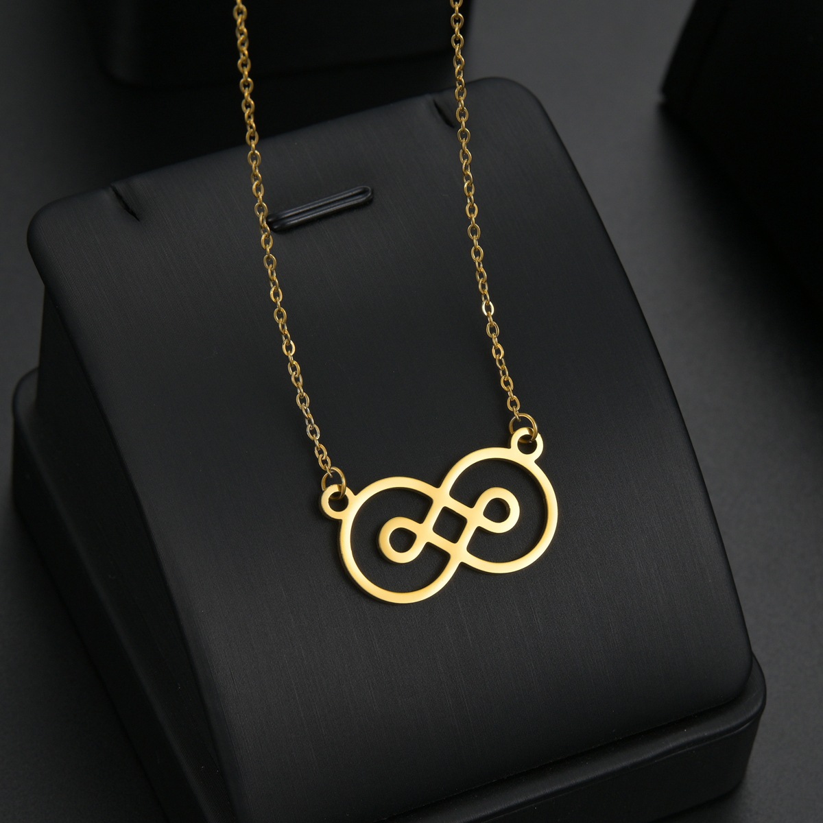 Cross-border best-selling jewelry supply: Pearl Baroque women's gold retro geometric collarbone chain, simple titanium steel necklace Specification image