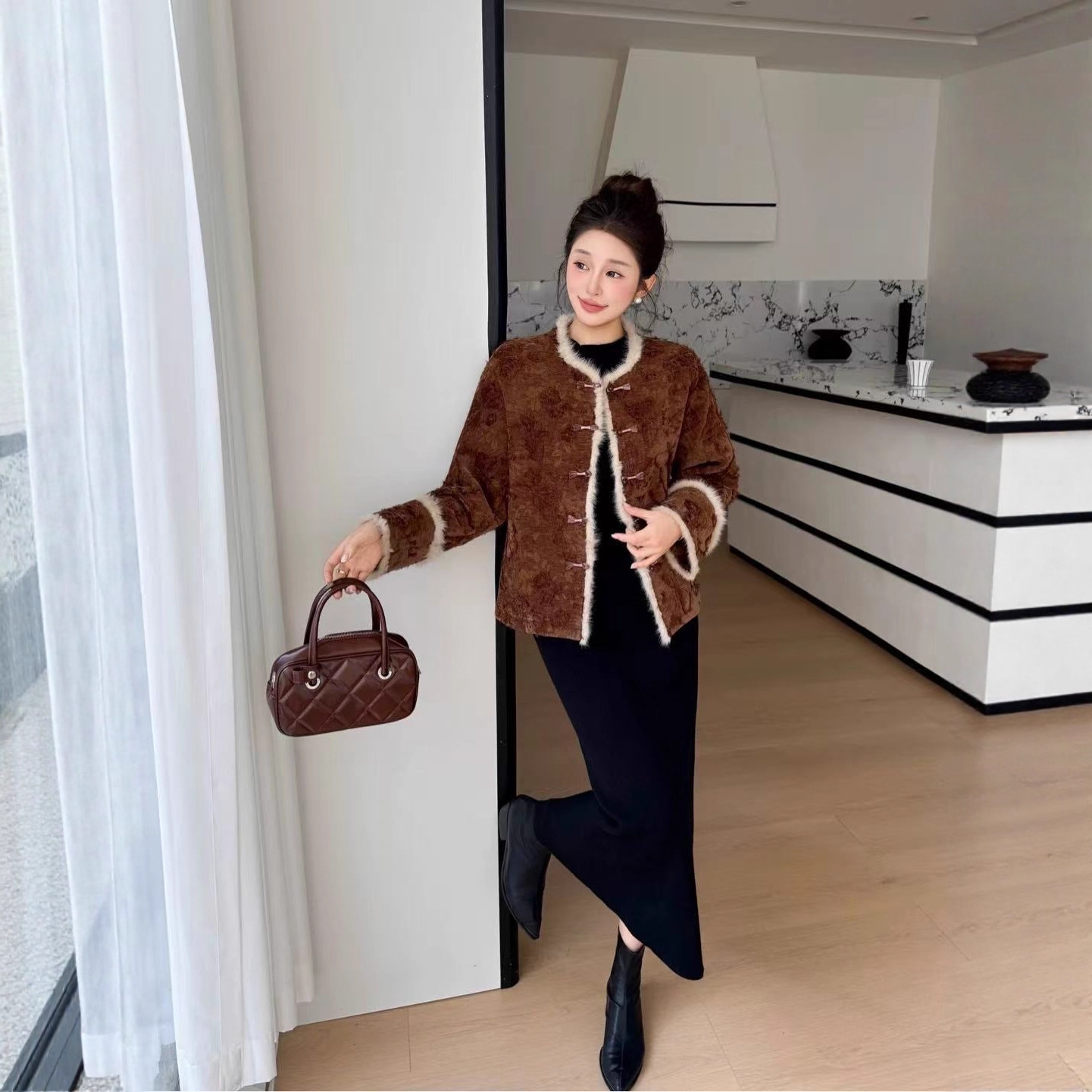 A new winter style Chinese-style cotton-padded jacket with a woolen design and a sense of Zhangzhou velvet jacquard for women Item Picture