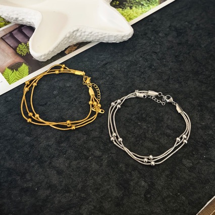 The all-titanium steel fashionable multi-layer round bead bracelet is elegant, versatile, simple and high-end accessory. One-piece consignment factory price Application Scenario