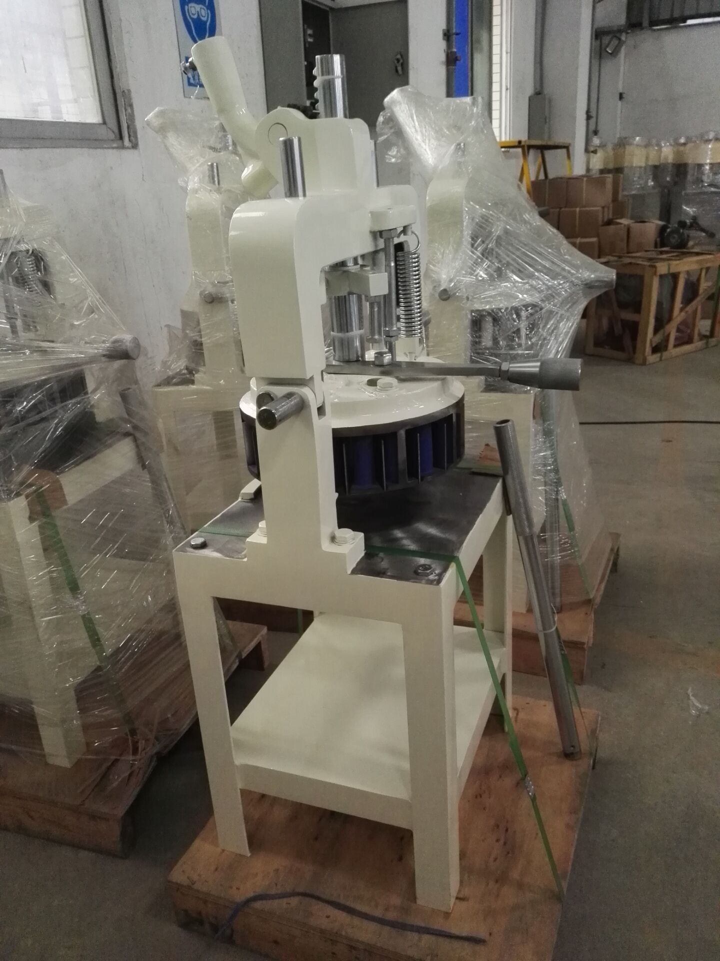 Manual dough sheeting machine, manual dough sheeting mechanical sheeting machine series Application Scenario
