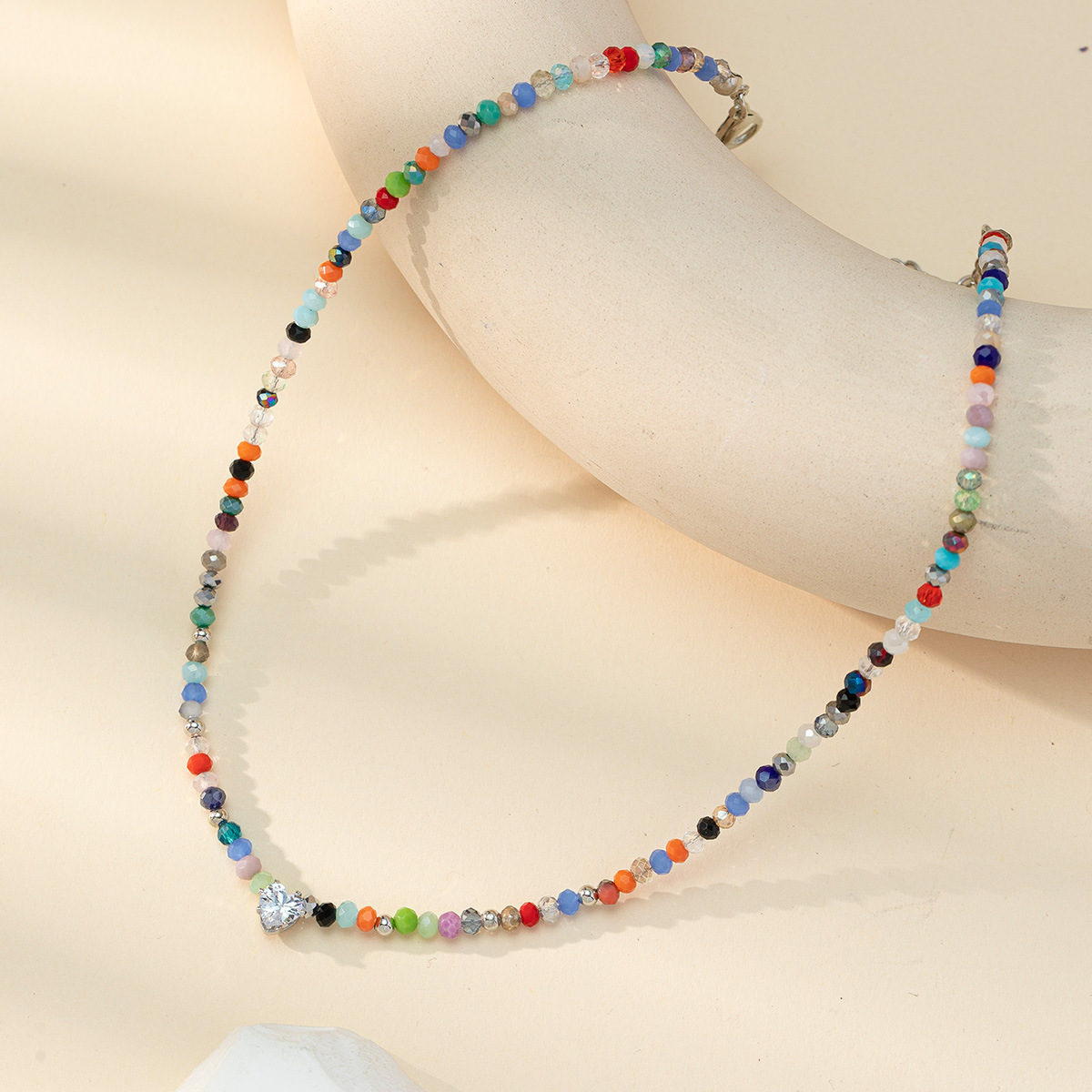 Factory direct sales, fashionable and hot-selling handcrafted beaded crystal heart-shaped diamond necklace, women's mixed and matched collarbone chain neck necklace accessory Specification image