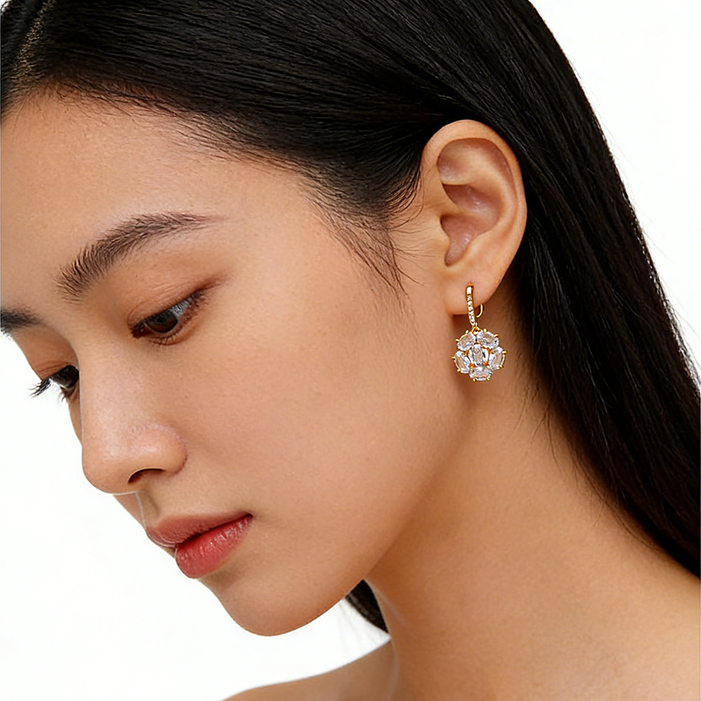 Hyacinth's fashionable and light luxury style, super sparkling zircon earrings, Douyin's best-selling high-end ear hooks, 2026 new trendy ear accessories Specification image