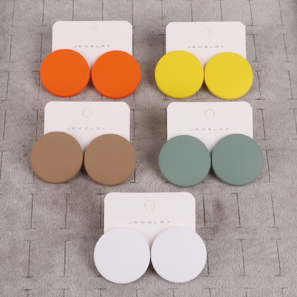 Fashionable and exaggerated colorful rubber lacquer round earrings, acrylic simple and versatile rubber lacquer stud earrings with a comfortable touch details Picture