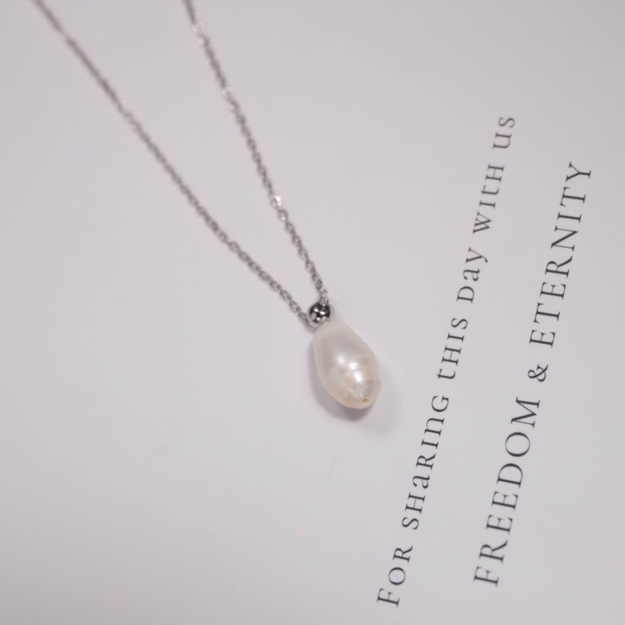 The new copper-plated real gold French retro freshwater pearl necklace is elegant and refined. Wholesale collarbone chain is versatile and exquisite details Picture