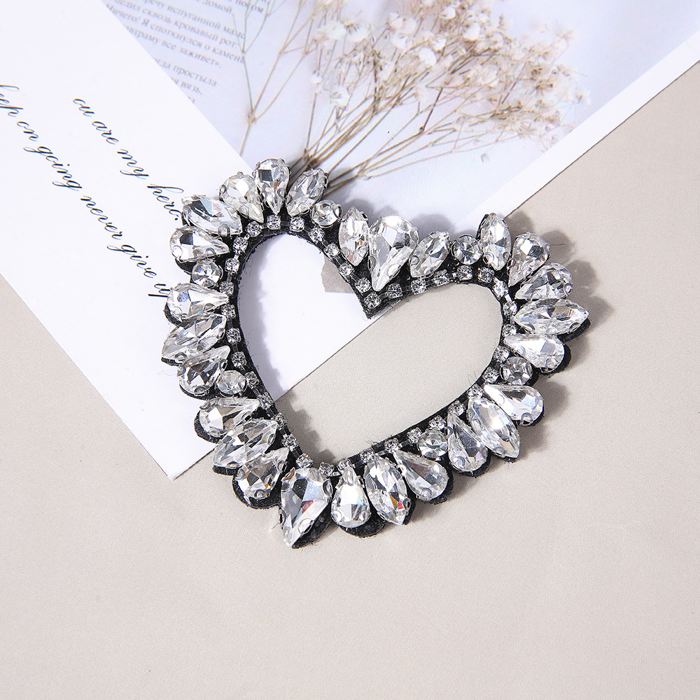 Hollowed-out heart DIY clothing accessories, hats, brooches, hair accessories, luggage accessories, fashionable glass diamond decorative materials Specification image