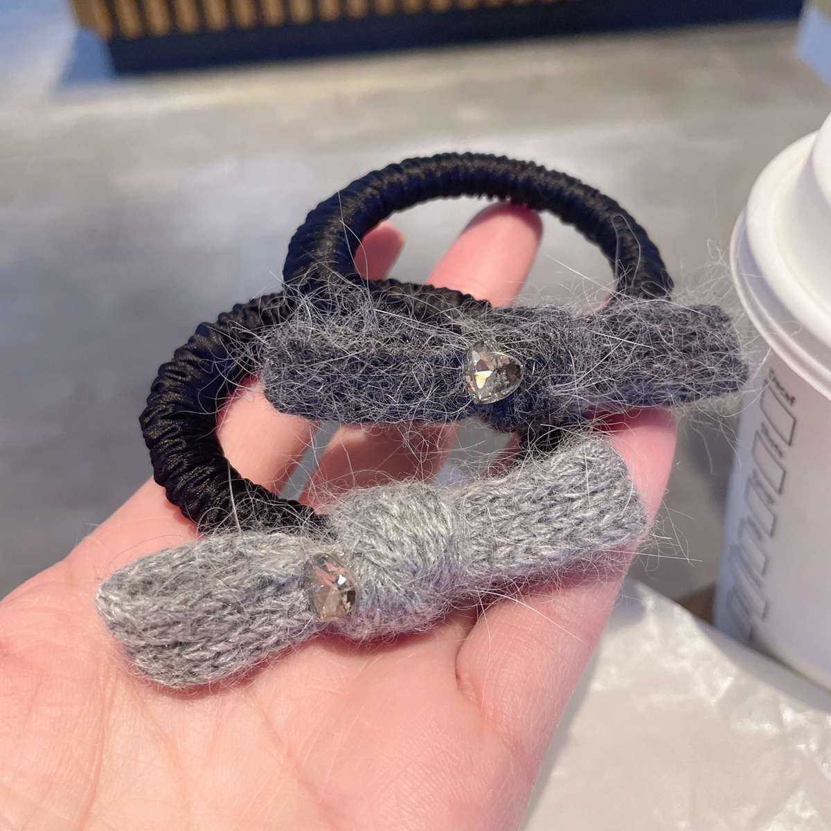 Grey high-end knotted knitted woolen duckbill clips, grey diamond hair clips, niche design side bangs clips Specification image