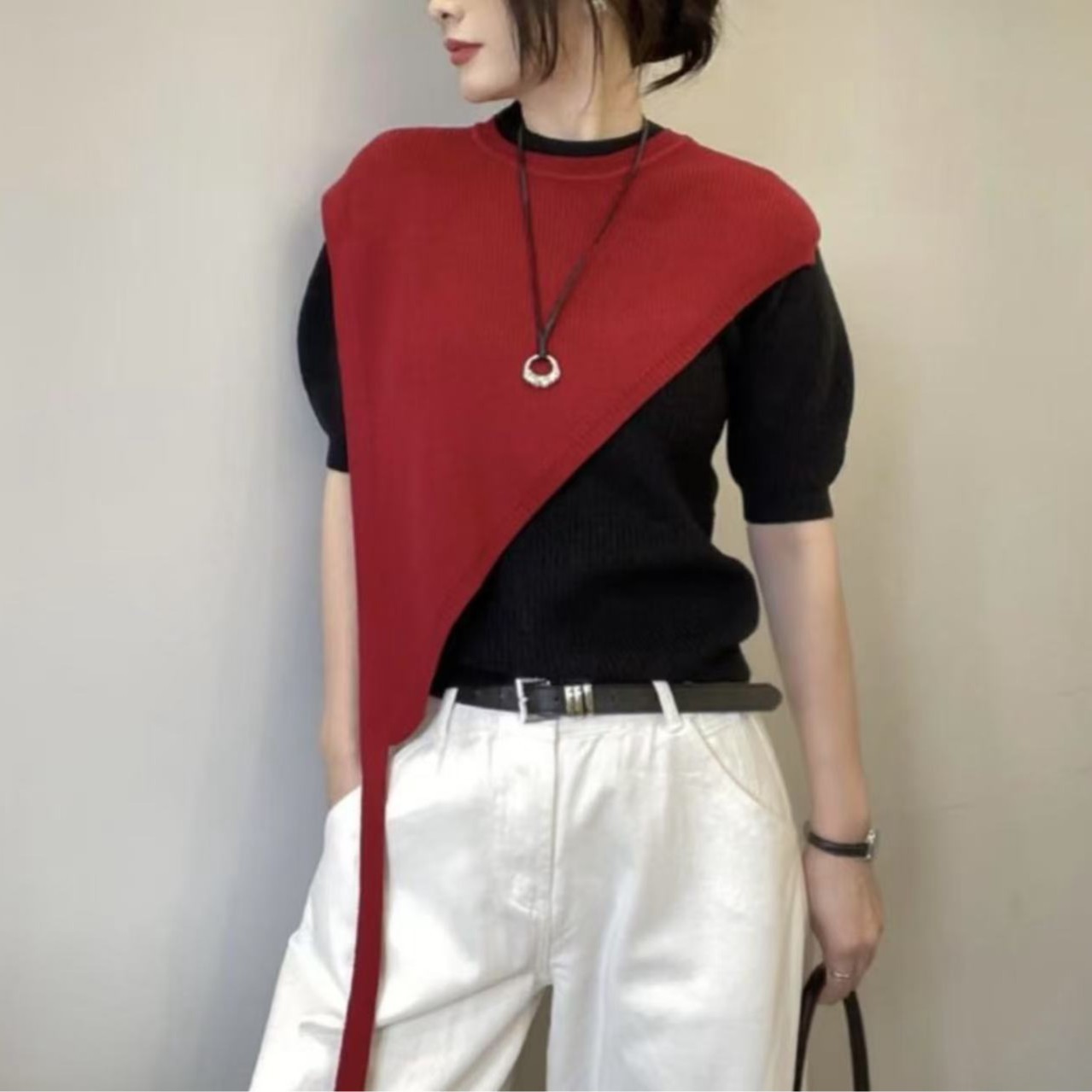 One-piece consignment for the new Spring/Summer 2025 collection, featuring a shawl knitted top paired with a small waistcoat, a Korean-style design triangle vest for women to layer and pair with black street wholesale Specification image