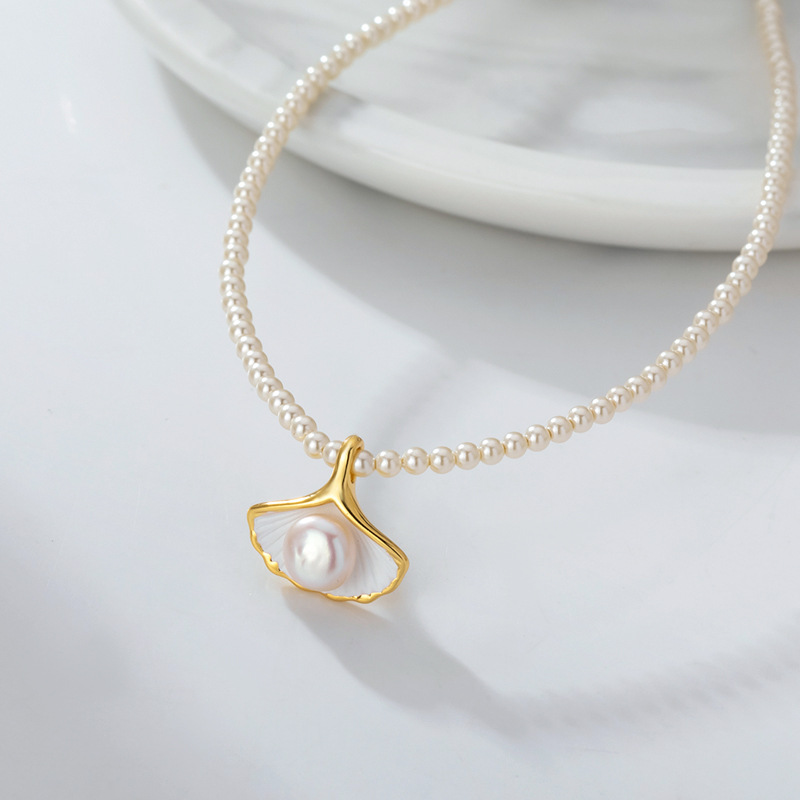 Bai Ling Jewelry's fashionable and light luxury pearl fan-shaped shell necklace features a niche design and a high-end, elegant pendant Bai Ling Jewelry's fashionable and light luxury pearl fan-shaped shell necklace features a niche design and a high-end, elegant pendant