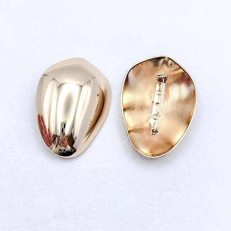 Creative and fashionable metal irregular-shaped decorative pins, versatile suit jackets, exquisite and personalized brooch accessories Specification image