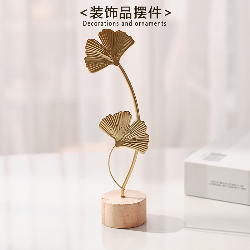 Nordic-style light luxury metal handicrafts, creative home furnishings, living room entrance wine cabinet decorations, ironwork ginkgo leaf ornaments details Picture
