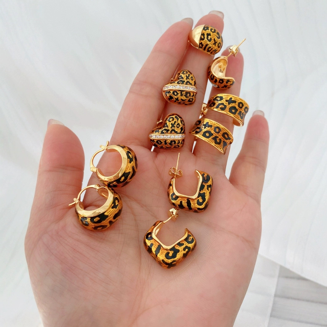 Cross-border European and American niche unique design leopard print 18K gold oil-drip heart-shaped earrings, fashionable and simple women's earrings details Picture