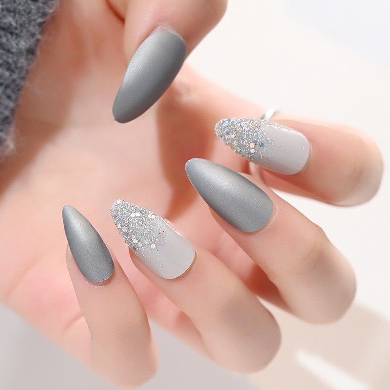 Cross-border exclusive flash pink color-blocking and dazzling nail art, 24 pieces of finished nail art, wearable detachable false nails Application Scenario