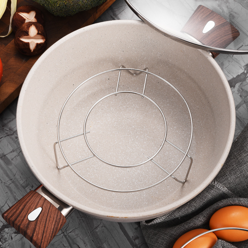 Wholesale non-magnetic stainless steel three-legged steaming rack, 12 cm pot rack, 1 yuan or 2 yuan, street stall small commodity wholesale Application Scenario