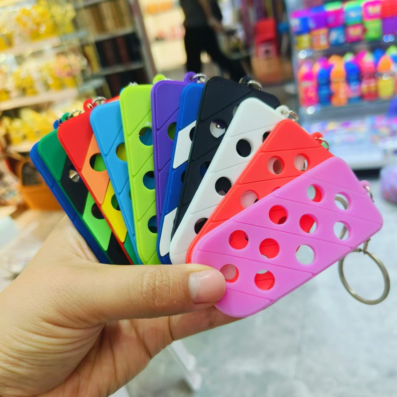 新款diy钥匙扣洞洞钥匙扣挂饰个性PVC钥匙板挂件装饰品配饰跨境
