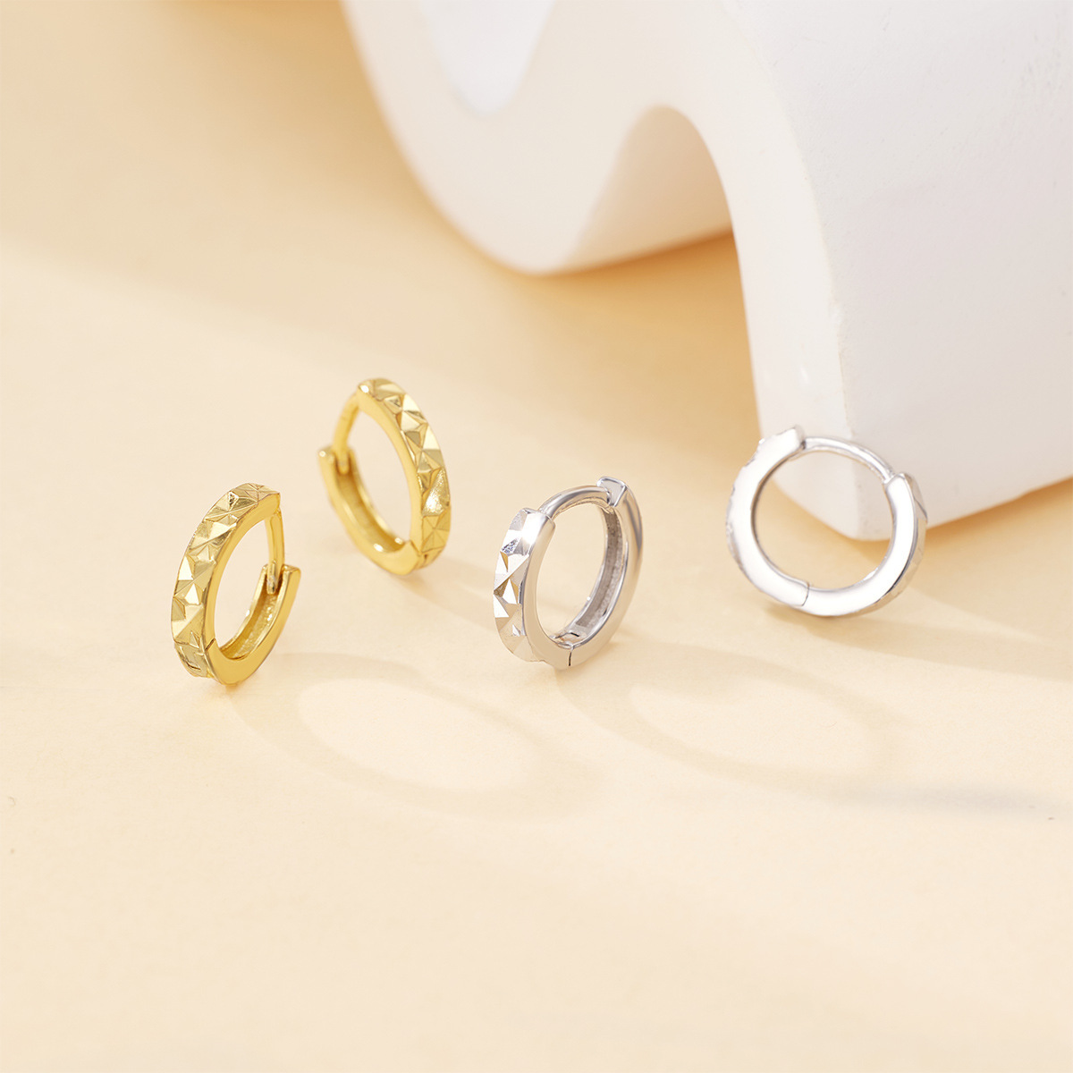 Pure handcrafted, fashionable and light luxury starry sky women's earrings, niche and simple diamond-shaped cut surface elegant earrings Pure handcrafted, fashionable and light luxury starry sky women's earrings, niche and simple diamond-shaped cut surface elegant earrings