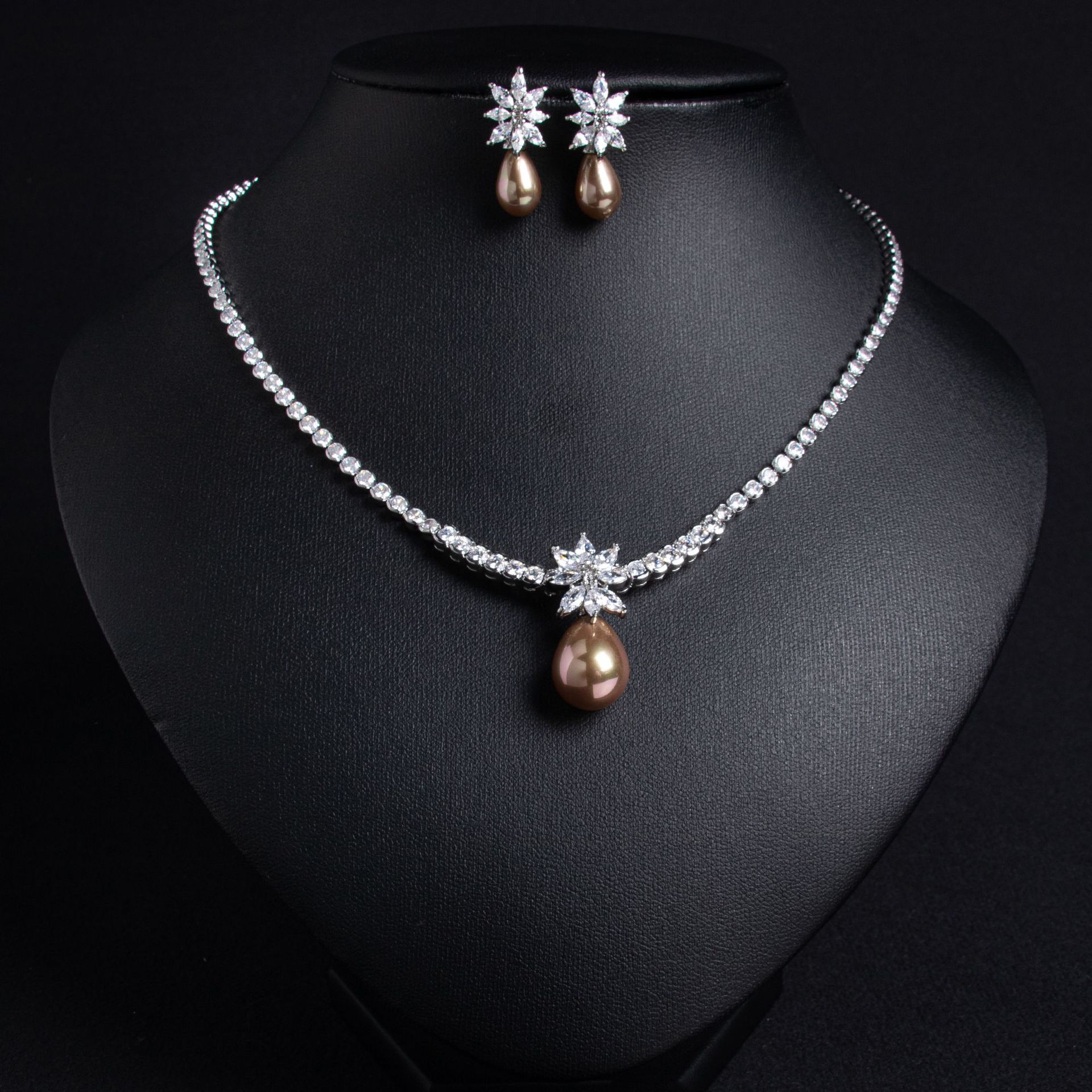 Crossover explosión estilo europeo y americano clavícula color café imitación collar de perlas pendientes conjunto simple de una sola capa micro zirconia collar de joyería joyería de moda LYTJ29855 Specification image