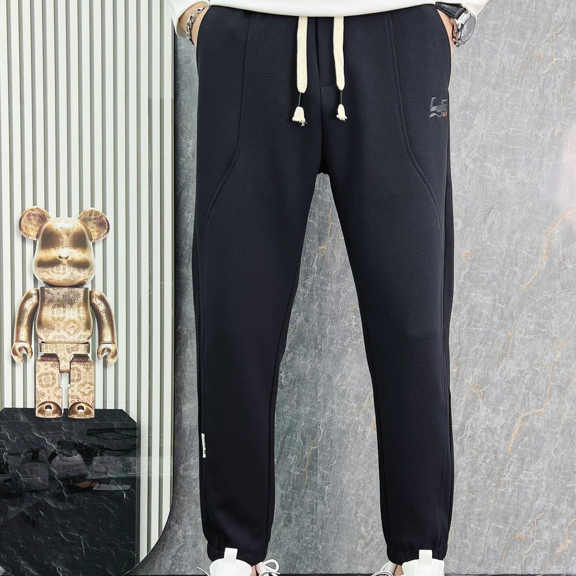 Factory direct sales of new autumn and winter loose, tight-fitting workwear sweatpants, men's thickened casual pants, trendy badges