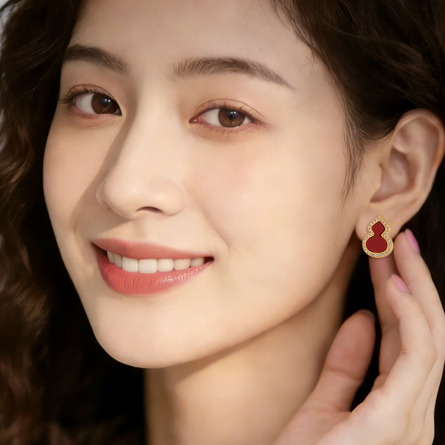 Original design red gourd ear studs, copper alloy with micro-inlaid zircon plates, high-end s925 silver needle exquisite women's earrings details Picture