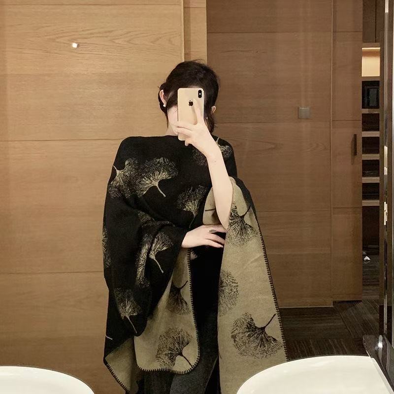 One-piece consignment of new ginkgo leaf slit shawl for women, autumn and winter warm cape, ethnic style outerwear, double-sided high-end cape wholesale at street stall