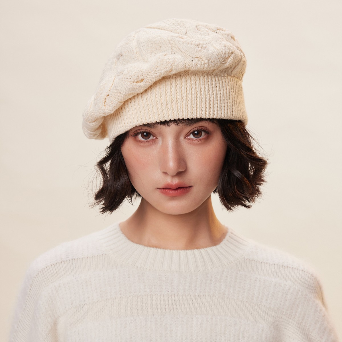 The Korean retro woolen warm beret, a hit on Douyin, is a perfect match for children in autumn and winter. It can make a round face look smaller and more elegant Application Scenario