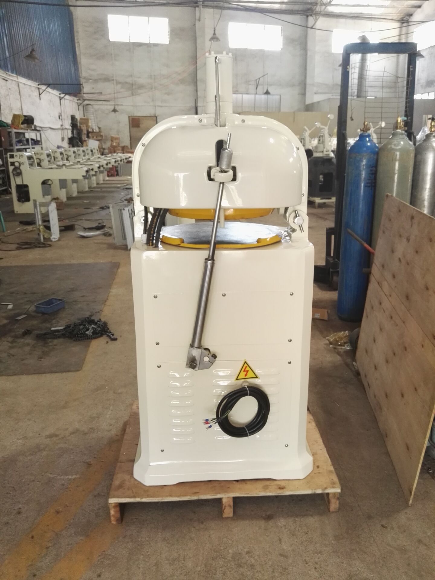 Fully automatic segmentation and rounding machine, bread dough segmentation and rounding equipment, block segmentation and rounding machine Specification image