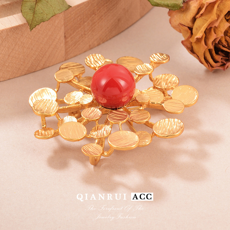 New elegant red sunflower brooch, women's snowflake brooch, retro metal French light luxury high-end brooch accessory details Picture