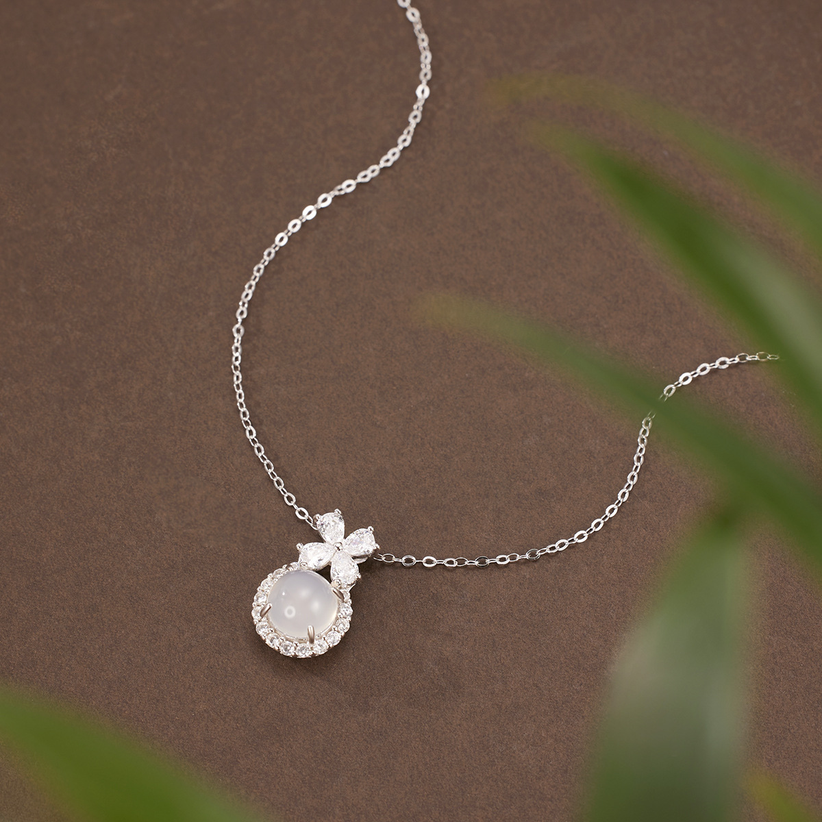 S925 pure silver Princess necklace, women's light luxury and high-end feel, bow collarbone chain, high ice chalcedony pendant Application Scenario