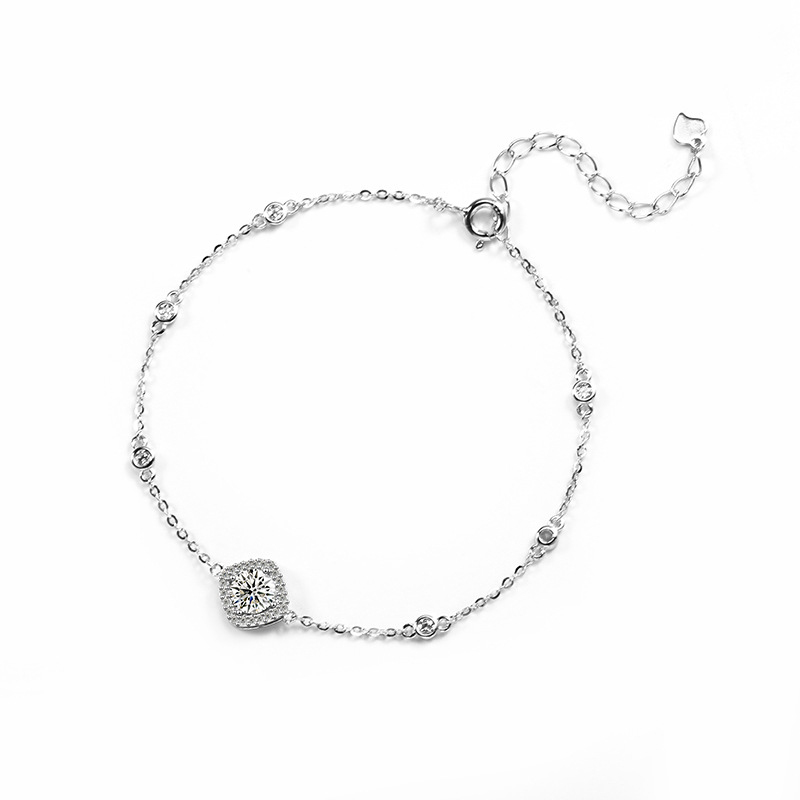 Zhuoheng Select S925 Silver Bracelet 50 points Mosan Bracelet Giant Flash Classic Square Diamond Chain set with diamonds luxurious and elegant jewelry Application Scenario