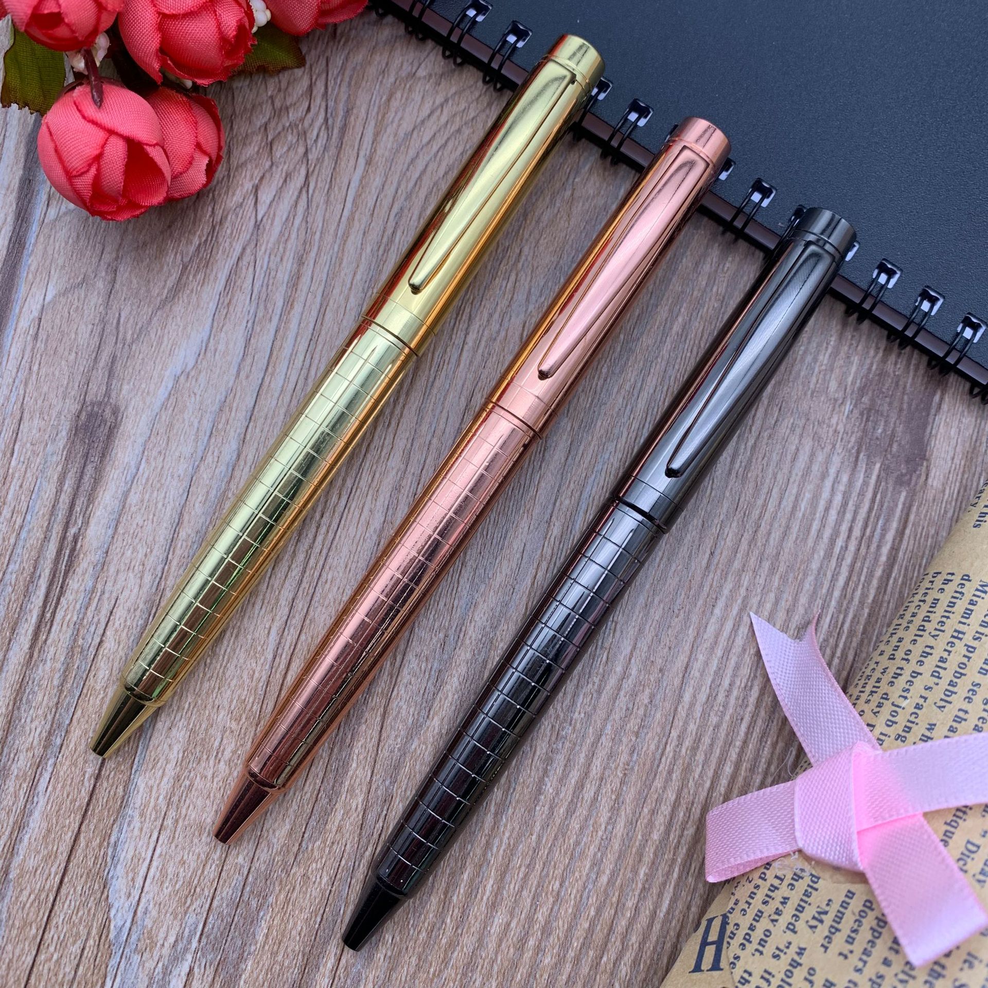 New manufacturer wholesale engraved pens, rotary metal pens, signature pens, advertising pens can be laser-engraved details Picture