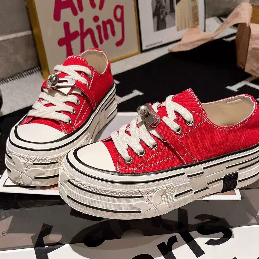 2026年红色金属搭扣贝壳头系带厚底松糕小白鞋休闲板鞋帆布鞋女鞋