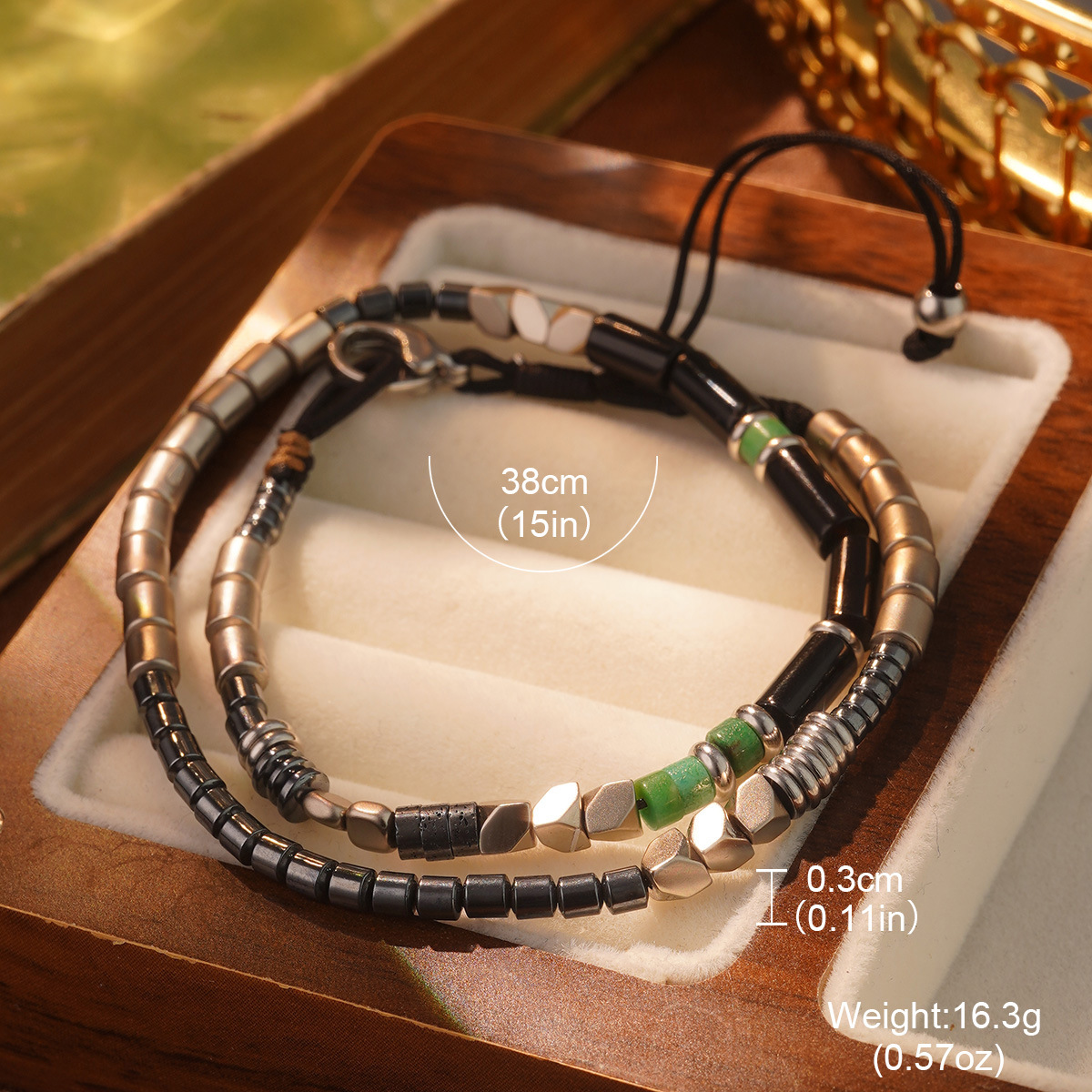 Ethnic style, unique tassel and beaded bracelet, elegant and niche design, retro hand-woven, wealth-attracting artistic jewelry Application Scenario