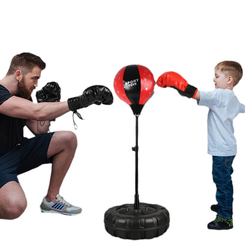 拳击手套/跆拳道服/拳击套/沙袋/锌合金武器白底实物图