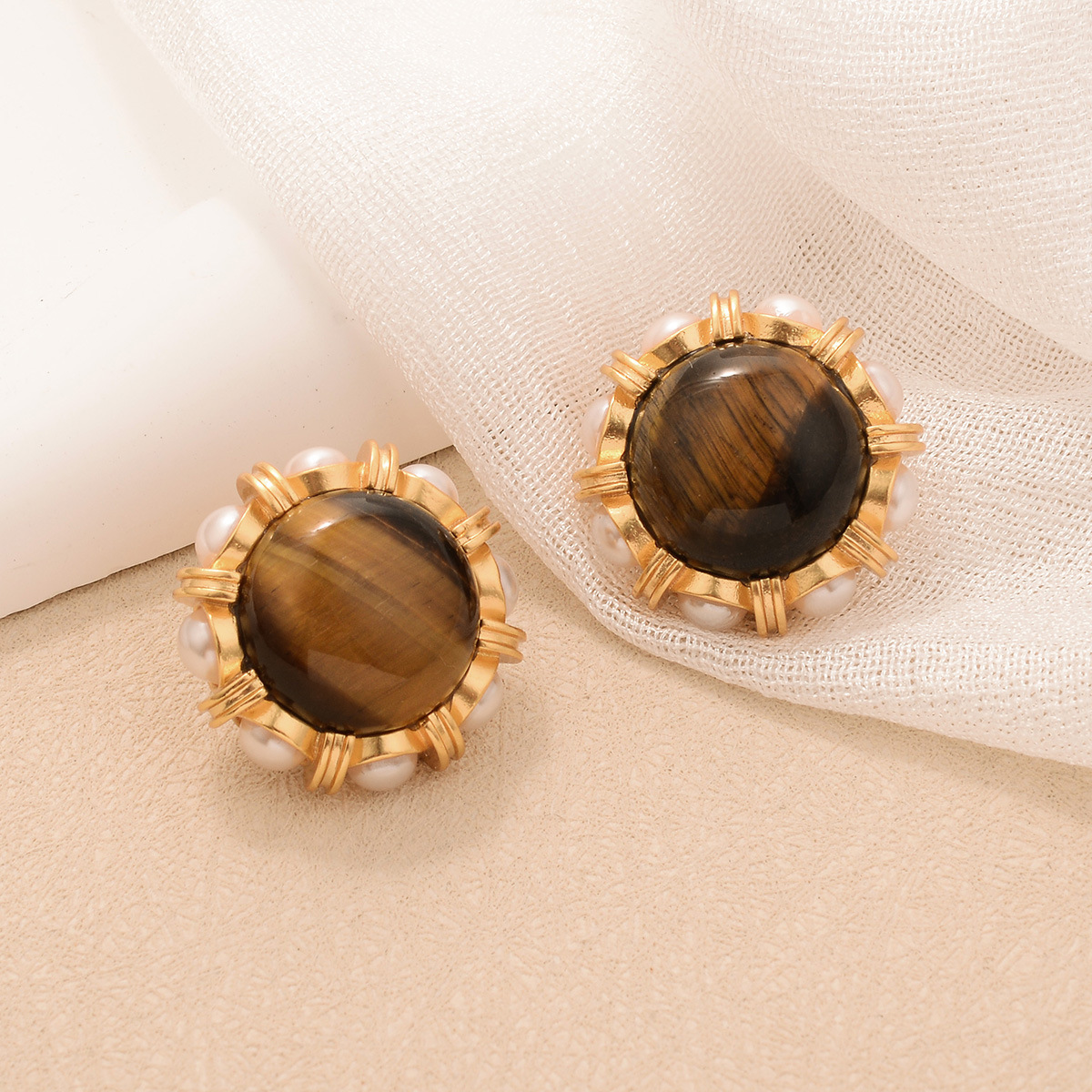Tiger eye earrings, Maillard earrings, Hong Kong-style retro high-end round face slimming, light luxury sunflower design autumn and winter earrings details Picture