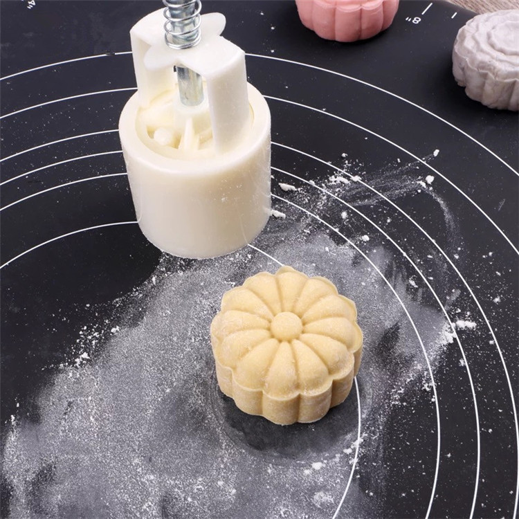 Mid-Autumn Festival mooncake mold set 50g 6-piece mung bean cake Pumpkin cake hand-pressed cartoon pastry ice skin embossed mold Specification image