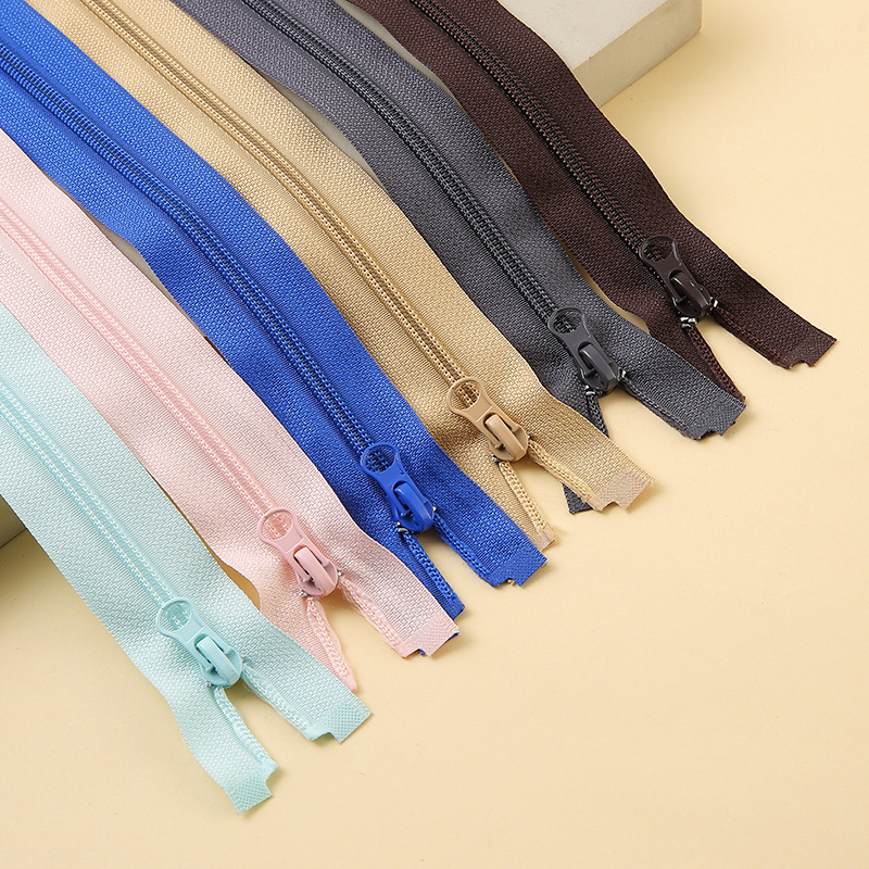 Custom-made nylon colored zipper clothes, front lapels, work jackets, and European eco-friendly nylon zippers details Picture