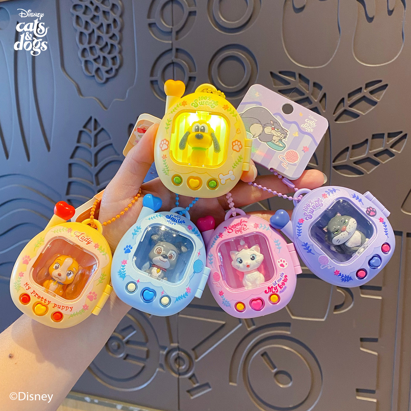 Genuine cartoon cat and dog series keychain pendants, cute pet dolls that glow, and adorable girls' backpack pendants details Picture