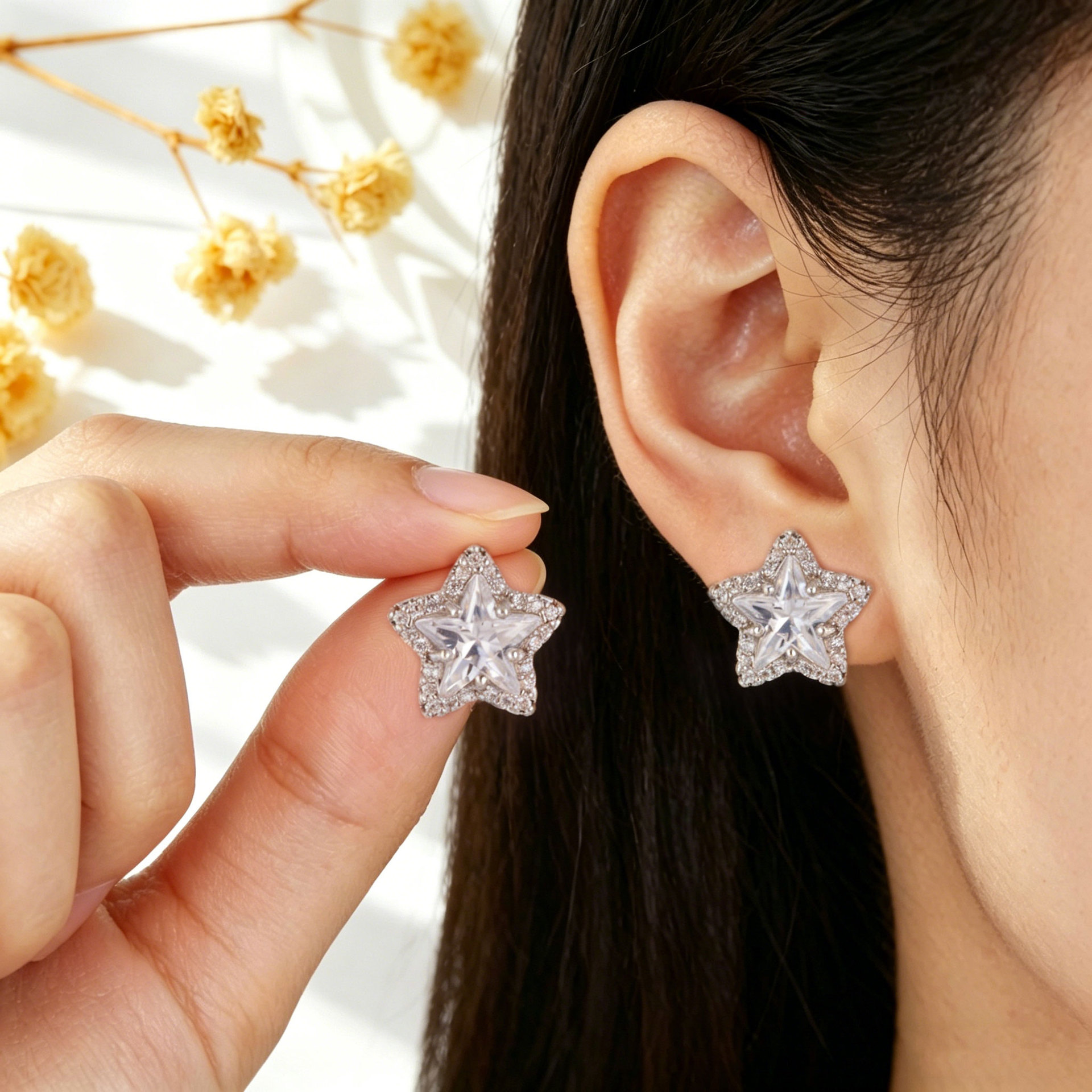 Fashionable and simple star-shaped stud earrings made of copper alloy with micro-inlaid zirconium s925 silver needle, exuding a light luxury and high-end feel. New earrings