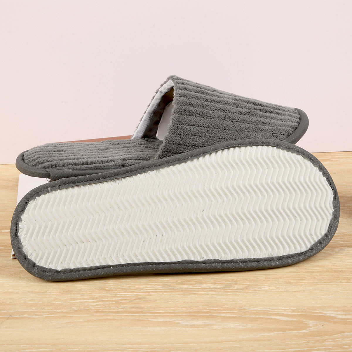 Hotel supplies: Disposable slippers for hotels, striped coral fleece edge, anti-slip for guests, home, hotel, homestay, club Application Scenario
