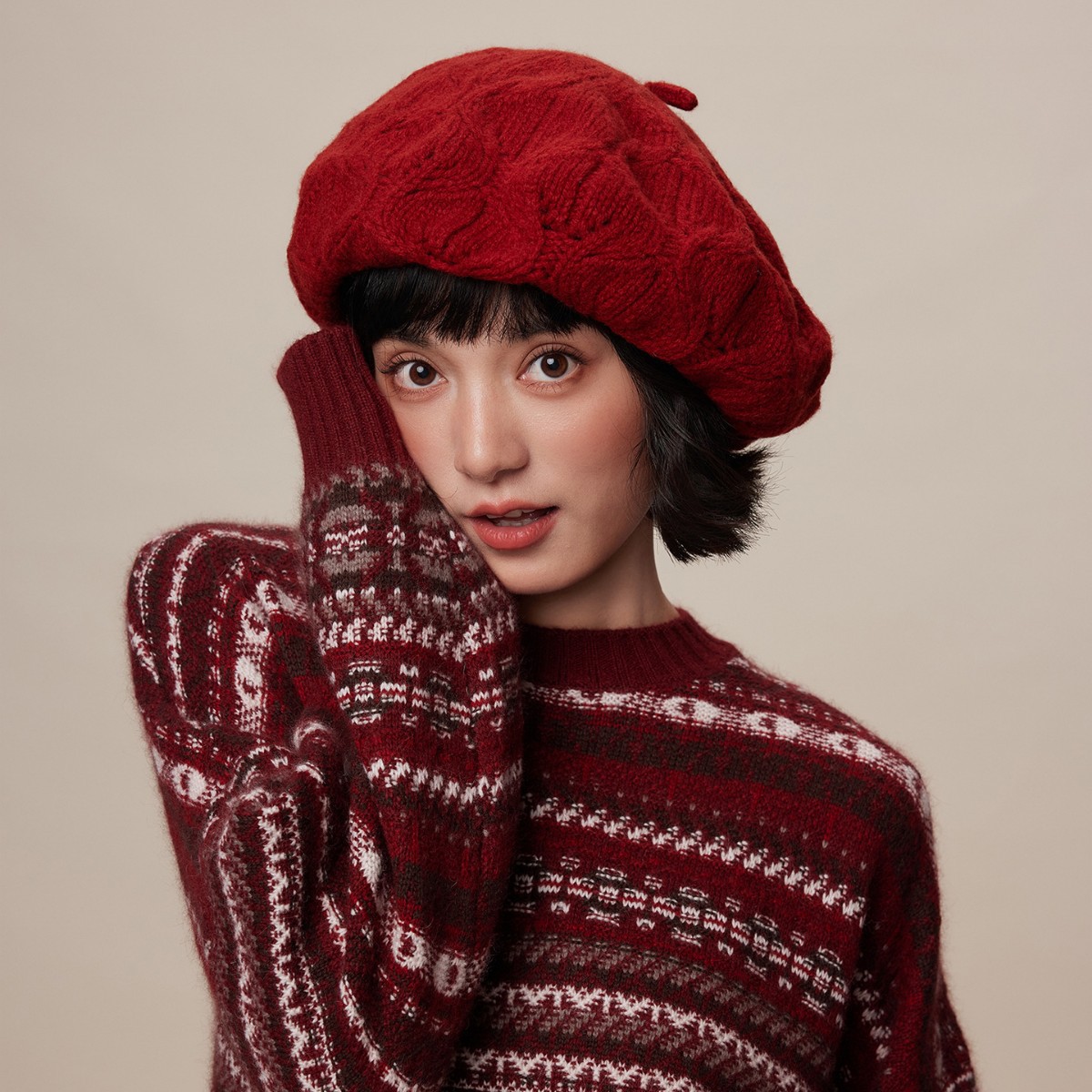 The Korean retro woolen warm beret, a hit on Douyin, is a perfect match for children in autumn and winter. It can make a round face look smaller and more elegant Item Picture