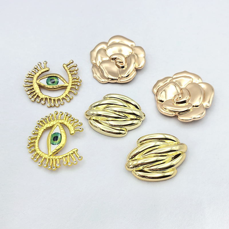 A niche design sense metal brooch with an irregularly twisted devil's eye, a high-end and personalized decorative clasp for dressing details Picture
