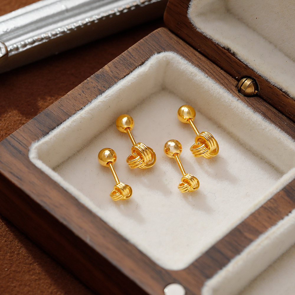 Hyacinth metal screw stud earrings are a niche design for women, featuring a fashionable and commuting style. They are simple, elegant and cool, and are popular earrings on the Internet