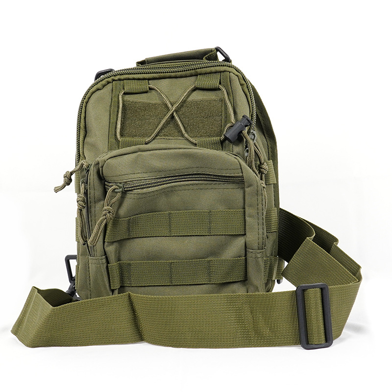 现货批发军绿斜挎包野外户外运动旅游帆布骑行包胸挂式战术斜挎包白底实物图