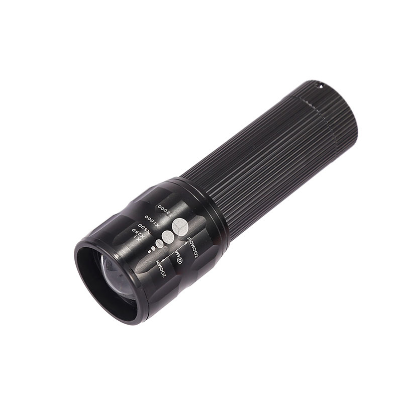 便携可伸缩调焦手电筒户外登山野营强光手电跨境外贸远射LED电筒白底实物图