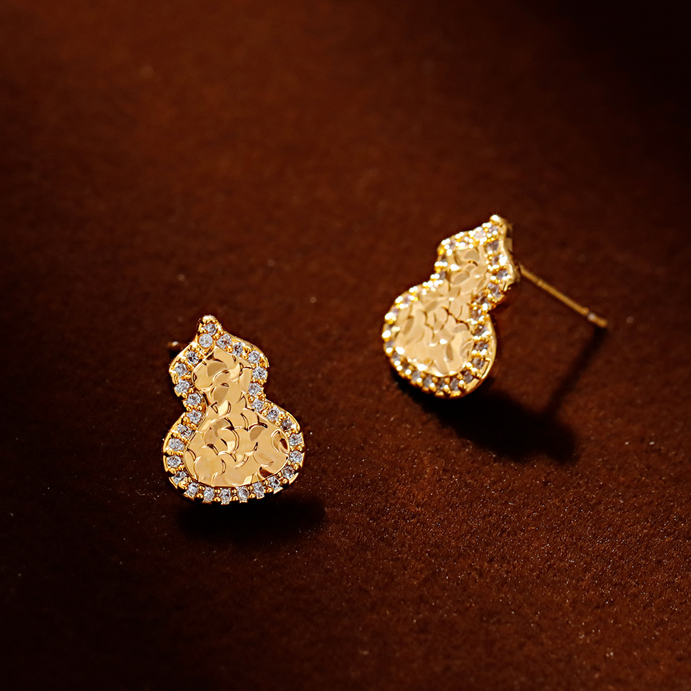 Hyacinth Golden full diamond broken ice gourd stud earrings for women are small, exquisite, fashionable commuting earrings with a grand and elegant style Specification image