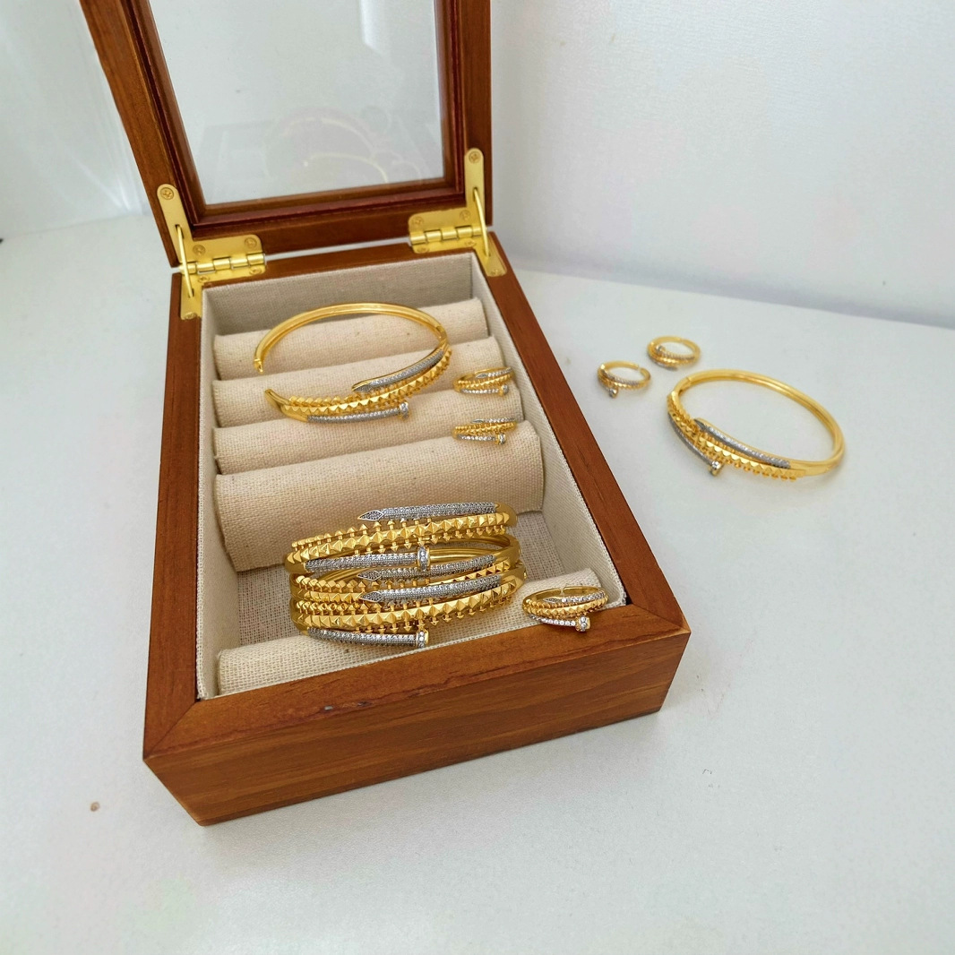 New diamond-shaped micro-inlaid zircon nail bracelet ring set, simple style copper gold-plated women's jewelry wholesale Application Scenario