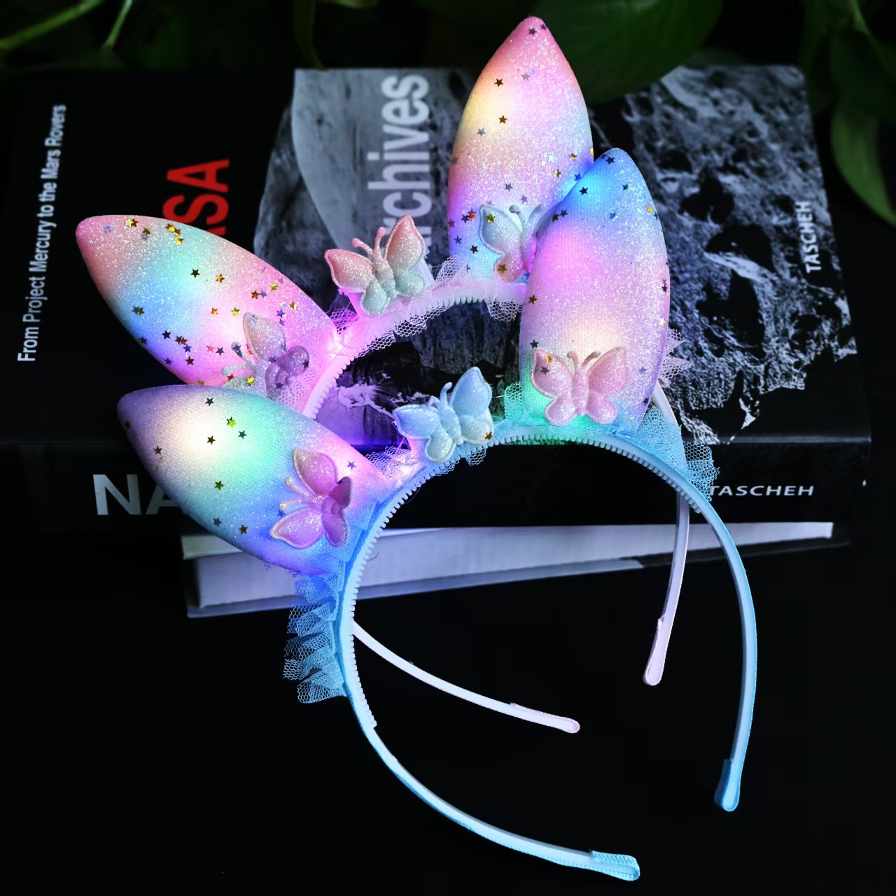 Wholesale children's hair bands, girls' headwear, girls' luminous headbands, princess flower hair clips, colorful sequined fishtail hair accessories Application Scenario