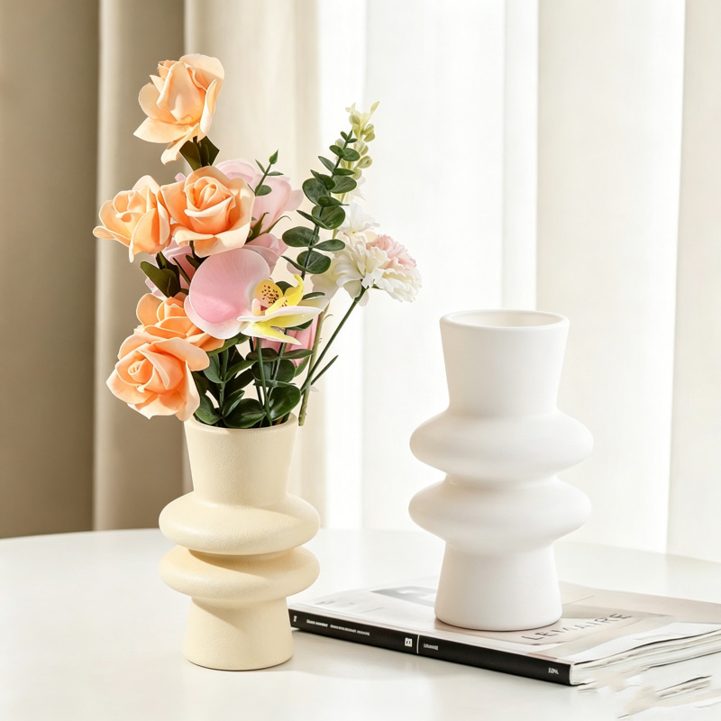现代简约塑料花瓶中古复古感螺旋设计客厅桌面摆件ins感塑料花瓶